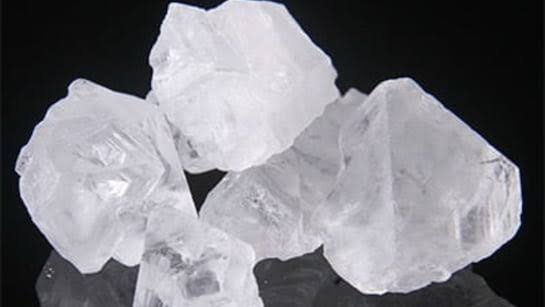 चेहरे पर फिटकरी लगानी चाहिए या नहीं, जानिए इससे त्वचा पर होता है ये असर …