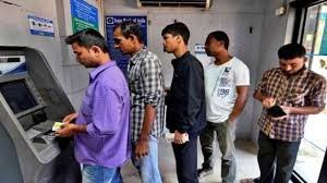 RBI ने दी मंजूरी ATM से पैसे निकालना होगा महंगा, हर ट्रांजेक्शन पर देना होगा इतना चार्ज…