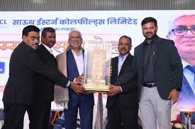 सेवानिवृत्ति के अवसर पर एसईसीएल सीएमडी डा. प्रेम सागर मिश्रा को दी गई भावभीनी विदाई…