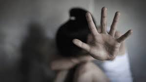 CG: हेड मास्टर की दरिंदगी, बच्चियां बोलीं- सर गंदी चीजें दिखाते थे और Bad Touch करते थे