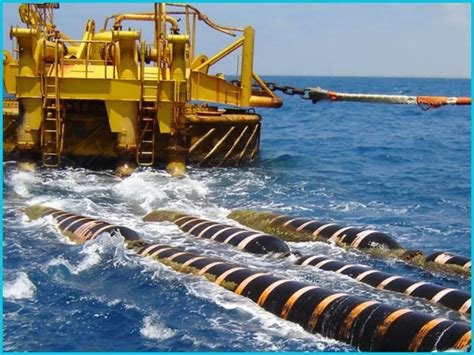 लाल सागर में ऑप्टिकल फाइबर केबल्स कटी, भारत समेत कई एशियाई देशों में इंटरनेट स्लो…