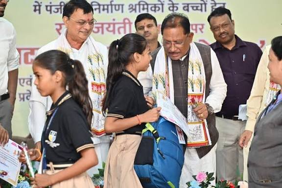 राज्य सरकार के प्रयासों से श्रमिकों के जीवन में आ रहा है बदलाव…