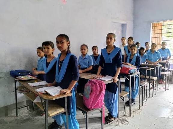 अब सरकारी स्कूलों में भी बच्चे की अनुपस्थिति पर पेरेंट्स को आएगा SMS, एक ही होगी सभी स्कूलों की…