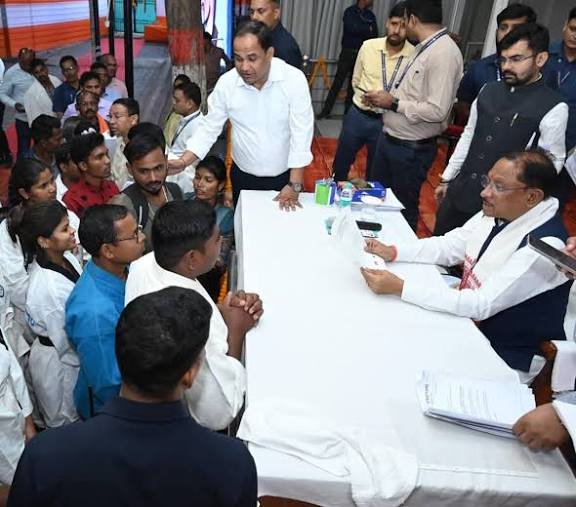 सीएम साय ने खिलाड़ियों को हरसंभव सहयोग का भरोसा दिया…