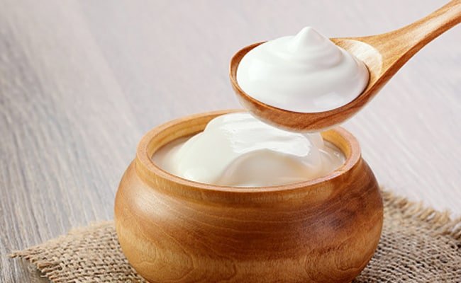 सर्दियों में रोज दही खाने से कौन सी बीमारी ठीक होती है दही की तासीर ठंडी होती है या गर्म जाने यहां से सबकुछ…