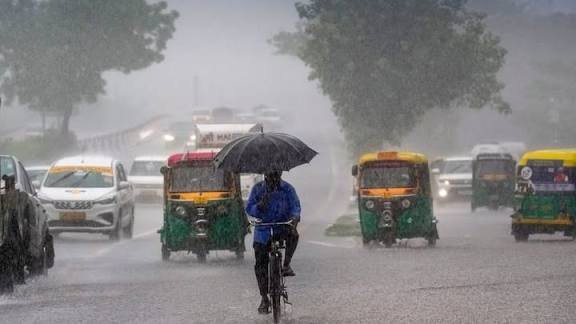 कहीं बारिश तो कहीं 50 किमी की रफ्तार से चलेंगी हवाएं, IMD ने इन 7 राज्यों के लिए जारी किया अलर्ट…