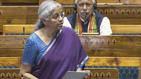 निर्मला सीतारमण का 9वां बजट, क्या 8वें वेतन आयोग और टैक्स छूट पर लगेगी मुहर जाने यहां से सबकुछ…