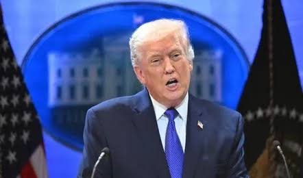 सुप्रीम कोर्ट से झटके के बाद ट्रंप का ‘बदला’, दुनिया भर के देशों पर लगाया 10% टैरिफ जानें ये होगा असर…