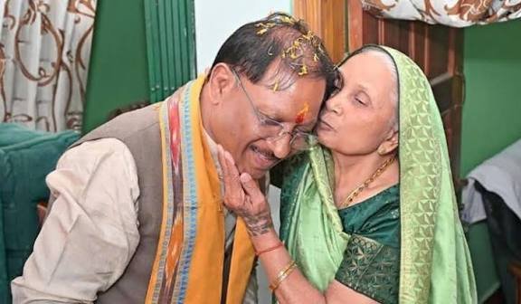 माँ का आशीर्वाद और अपार जनस्नेह बगिया में आत्मीयता के साथ मना सीएम का जन्मदिन…