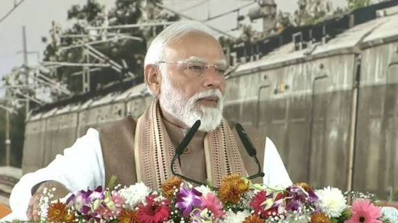 नेता पर मोदी का हमला पीएम बनना चाहते हो तो लोगों के दिल जीतो, रैपिड मेट्रो रेल का किया उद्घाटन…