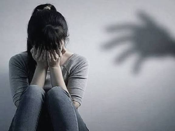 शौच करने गई बच्ची से गैंगरेप आरोपियों ने बारी बारी बुझाई हवस, वीडियो बनाकर किया ब्लैकमेल …