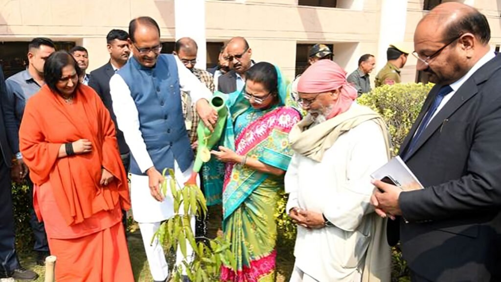 कृषि मंत्री ने किया हैरान ’मामा’ का अनूठा संकल्प बढ़ाएगा मान, बोले- स्वागत करने आओ तो फोटो लेकर आओ…