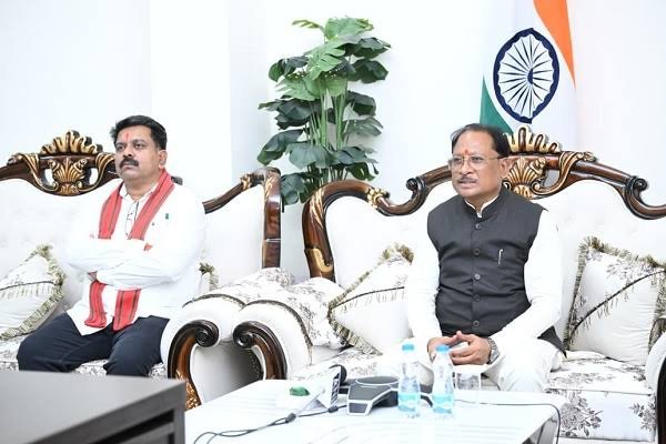 हवाई चप्पल पहनने वाला भी हवाई यात्रा कर सके’ प्रधानमंत्री का यह सपना प्रदेश में भी हो रहा है साकार सीएम साय…