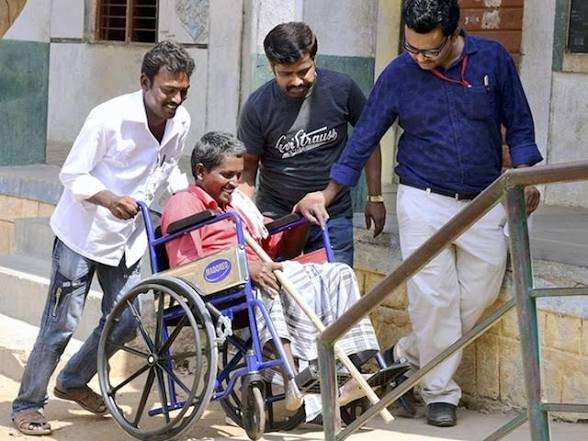 अब घर बैठे वोट डाल पाएंगे आप चुनाव केंद्र तक जाने की जरूरत नहीं, जानिए इसे मिलेगा नए नियम का फायदा…