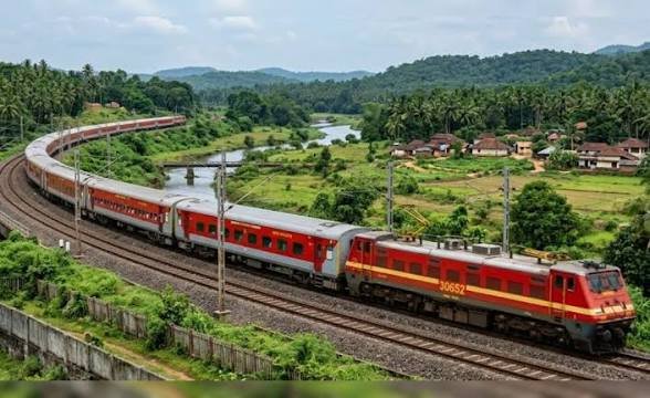 रेलवे का अलर्ट 5 अप्रैल को कई ट्रेनें रद्द, कुछ का बदला रूट, यात्रा से पहले यहां चेक कर लें ट्रेन का स्टेटस…