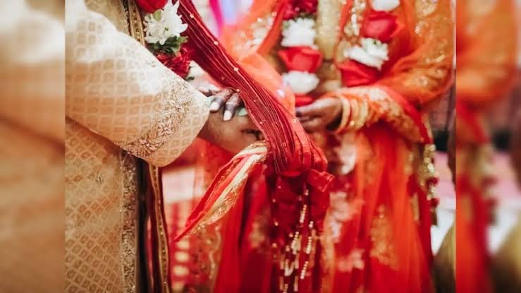 घर में चल रही थी शादी की तैयारी, इधर दुल्हन ने लगा ली फांसी, गांव में पसरा मातम…