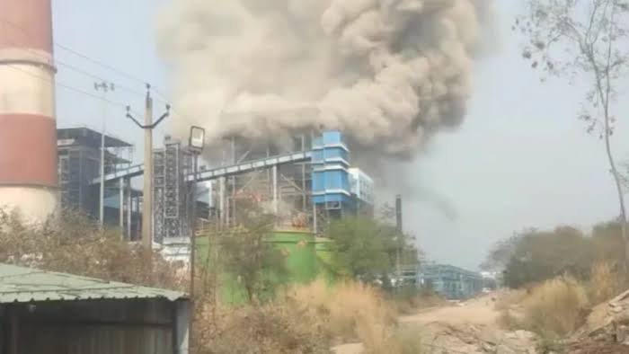 वेदांता पावर प्लांट में भीषण हादसा, बॉयलर फटने से 40 से ज्यादा मजदूर झुलसे…