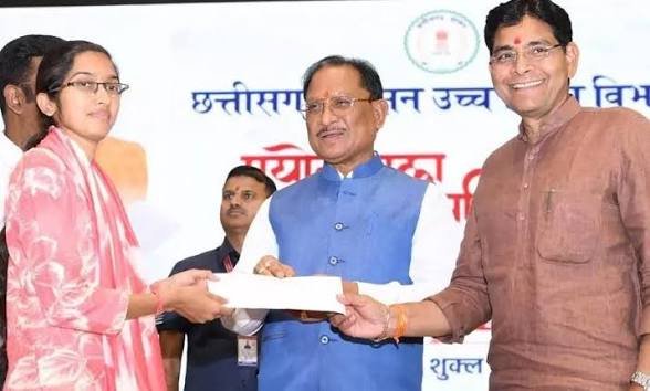 युवाओं के उज्ज्वल भविष्य के लिए सरकार पूर्णत प्रतिबद्ध मुख्यमंत्री साय…