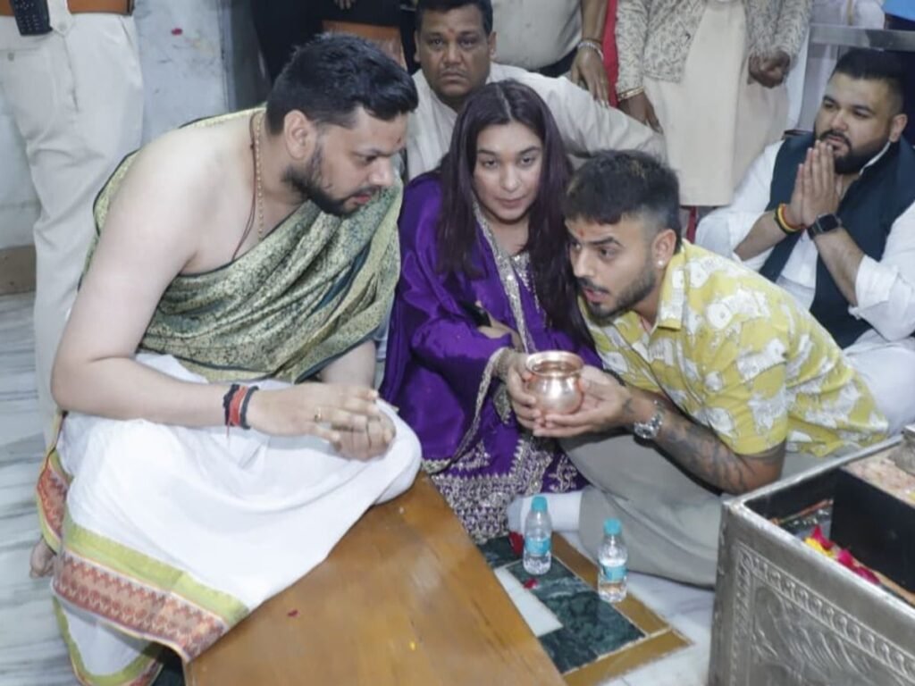 बाबा महाकाल की नगरी पहुंचे एक्टर मिलिंद सोमन और नीतीश राणा, पत्नी संग भस्म आरती में हुए शामिल…