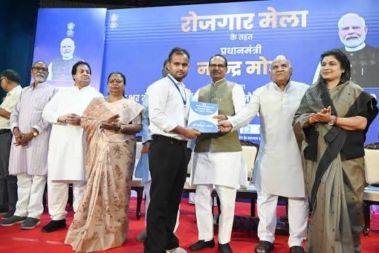रोजगार मेले में इतने हजार युवाओं को मिले नियुक्ति पत्र, कृषि मंत्री बोले- राष्ट्र के निर्माण में योगदान देंगे युवा…