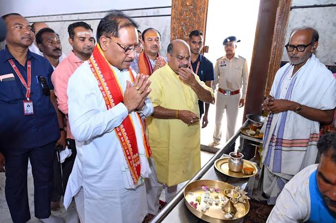 मुख्यमंत्री ने इस मंदिर में पूजा-अर्चना कर प्रदेशवासियों के सुख समृद्धि की कामना की’…
