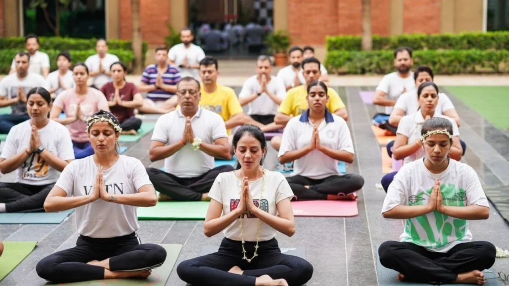 अपने शरीर की गर्मी को कम करने के लिए रोज करें ये 4 कूलिंग योगासन…