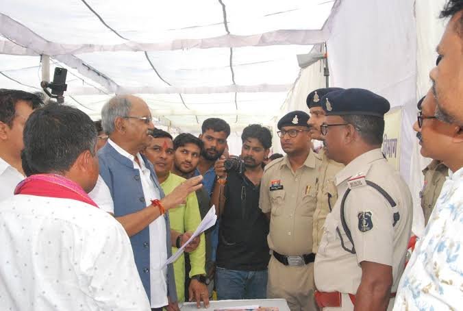 प्रधानमंत्री के ऐतिहासिक कार्यकाल के उपलक्ष्य में सांसद बृजमोहन अग्रवाल ने किया जनसंपर्क, इस गांव को दी विकास कार्यों की सौगात…