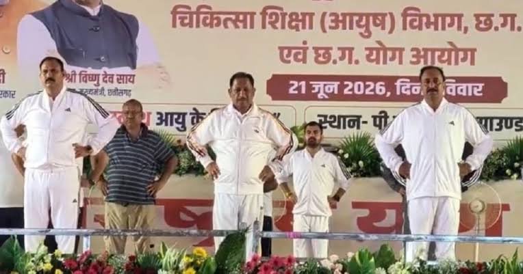 अंतरराष्ट्रीय योग दिवस पर अंबिकापुर में उमड़ा जनसैलाब, CM साय ने हजारों लोगों संग किया योग…
