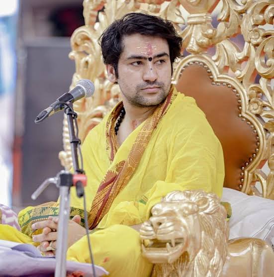 बागेश्वर धाम का तीन दिवसीय श्रीलंका दौरा, पूर्व PM महिन्द राजपक्ष से की मुलाकात युवाओं को दिया ये संदेश…