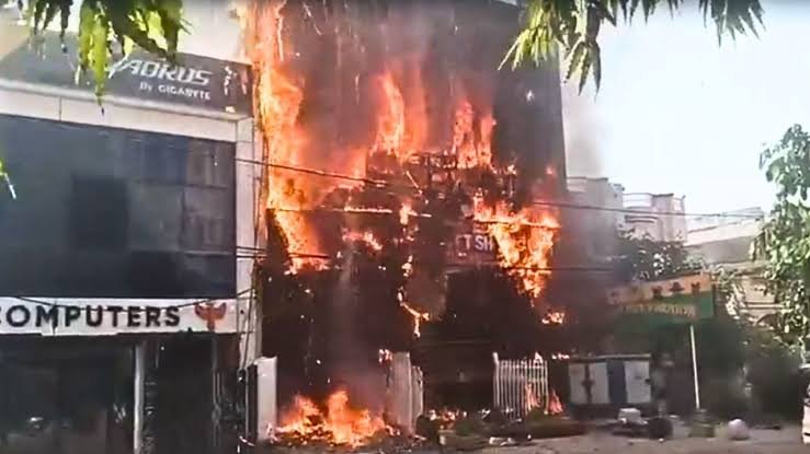 कोचिंग अग्निकांड में 13 लोग जिंदा जले, चारों तरफ मची चीख-पुकार, डिप्टी CM मौके पर मौजूद…