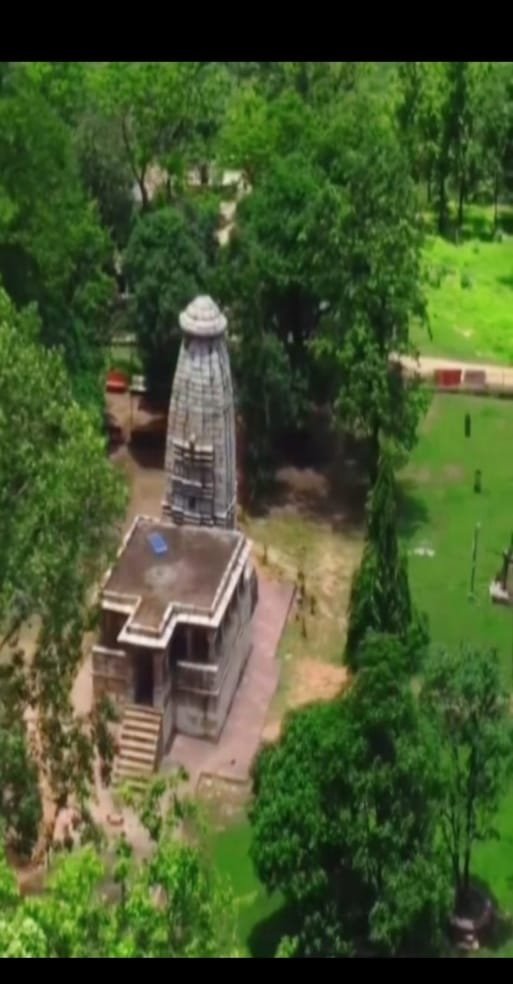 चैतुरगढ़ बना स्वर्ग से सुंदर, भोर में कोहरा दिन में हरियाली प्रकृति ने बिखेरे अनुपम सौंदर्य; बादलों के बीच झलक रहा महिषासुर मर्दिनी का दिव्या दरबार सरपंच पुटा दिलाराम नेताम…