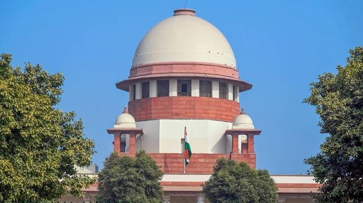 इन कॉपियों की ऑनलाइन जांच पर सुप्रीम कोर्ट गंभीर, कहा- सुधार का मौका समझे सरकार…