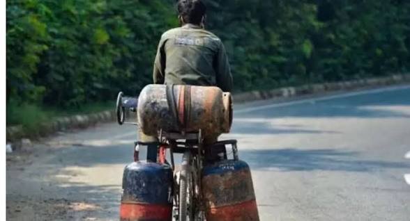 जुलाई की शुरुआत राहत के साथ कमर्शियल गैस सिलेंडर हुआ और भी…