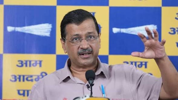 ₹102 क्यों, ₹82 क्यों नहीं अरविंद केजरीवाल ने पेट्रोल और E20 फ्यूल की कीमतों पर उठाए ये सवाल…