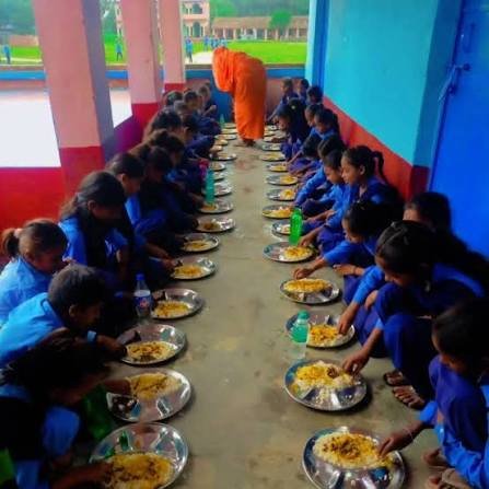 इस जिले में सामाजिक सहभागिता की अनूठी पहल, पीएम पोषण योजना के तहत बच्चों को मिला पौष्टिक और स्वादिष्ट भोजन…