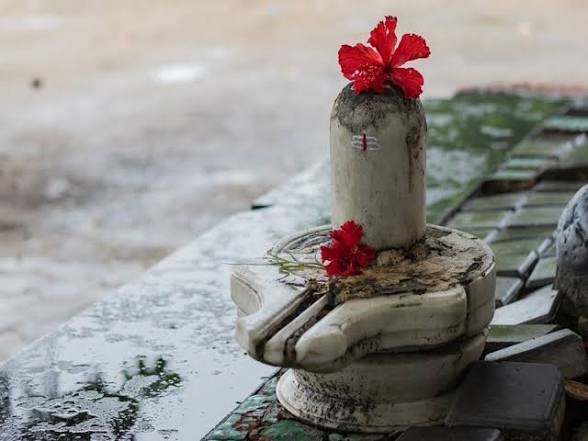सोमवार के अचूक उपाय भगवान शिव को प्रसन्न करने के 10 आसान उपाय, दूर होंगी सभी बाधाएं…