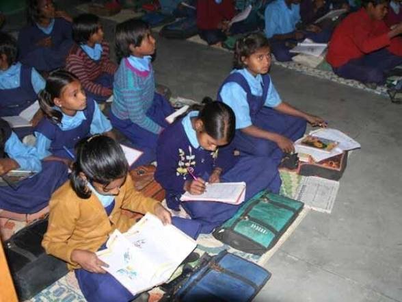 प्रदेश के सरकारी स्कूलों में बड़ी लापरवाही, 8.5 लाख बच्चों को नहीं मिली एक भी किताब, सत्र शुरू हुए बीते 3 महीने…