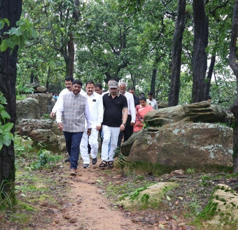 पुटका पहाड़ में पर्यावरणीय पुनरुद्धार को मिलेगी नई गति, वन मंत्री श्री केदार कश्यप ने किया कार्यों का निरीक्षण…