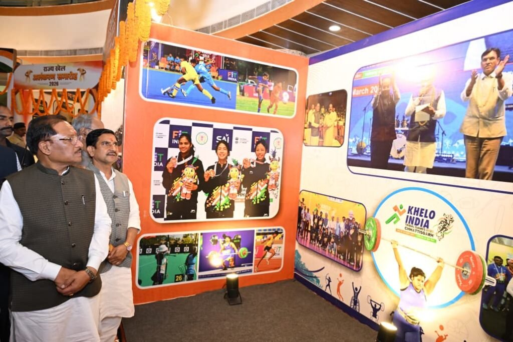 मुख्यमंत्री श्री विष्णु देव साय ने खेलों पर आधारित फोटो प्रदर्शनी और कॉफी टेबल बुक ‘हमारे खिलाड़ी’ का किया विमोचन….