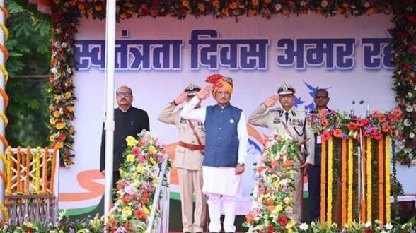 गृहग्राम बगिया में खेत पहुंचे CM साय, बैलों के साथ हल चलाकर की बियासी; बोले- खेती मेरे लिए सिर्फ आजीविका नहीं, जीवन का ये…