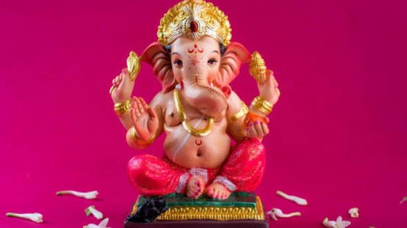 गणेश जी को प्रसन्न करने के लिए करें इन मंत्रों का जाप, जानें पूजा विधि और रोचक कथा…