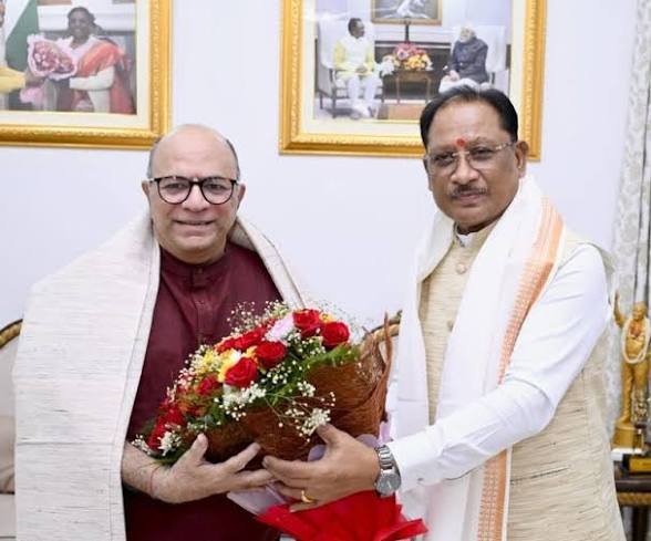 मुख्यमंत्री साय से निर्माता-निर्देशक डॉ. चंद्रप्रकाश द्विवेदी ने की सौजन्य मुलाकात…