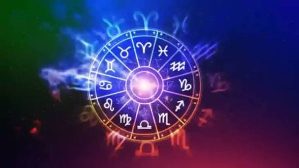 आज का राशिफल 12 राशियों के लिए कैसा रहेगा दिन जानें करियर, धन, प्रेम और स्वास्थ्य का हाल…