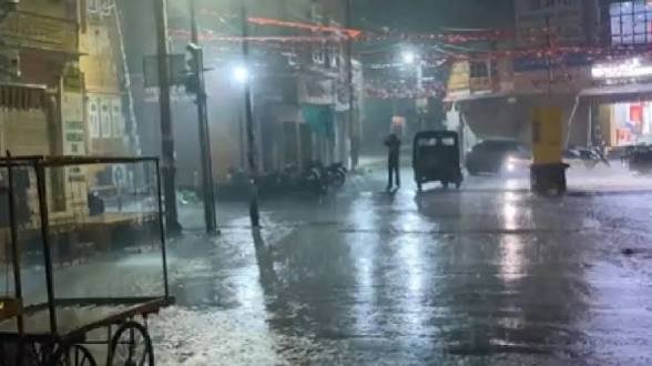प्रदेश में फिर बदला मौसम, कई जिलों में बारिश के आसार, यहां भी बरसेंगे बादल…