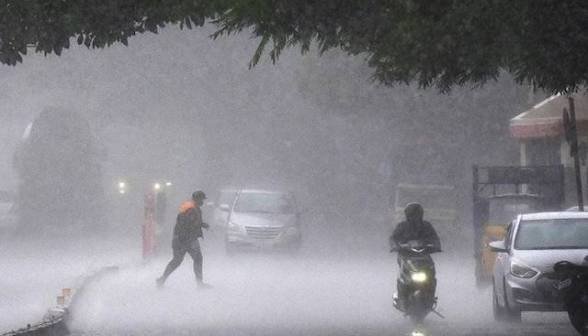 देश के इन राज्यों पर मंडरा रहा भारी बारिश का खतरा, मौसम विभाग ने जारी किया बड़ा अलर्ट…