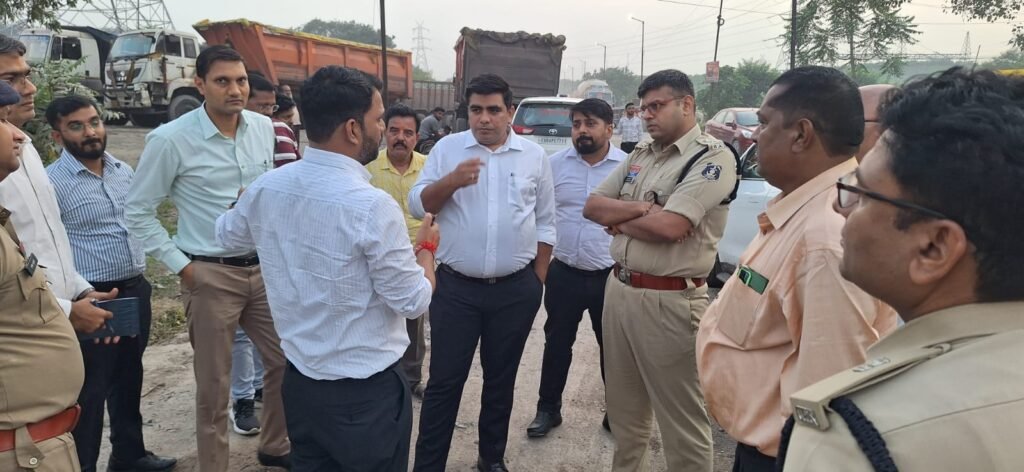 ध्यानचंद चौक से रिसदी चौक तक सड़क निर्माण का कलेक्टर-एसपी ने किया निरीक्षण