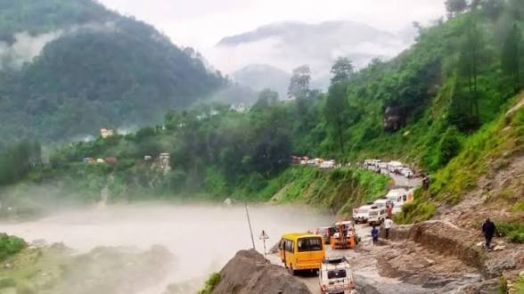 उत्तराखंड में भारी बारिश का रेड अलर्ट, चारधाम-आदि कैलाश यात्रा इस दिन तक स्थगित ये मार्ग मलबे से बंद…