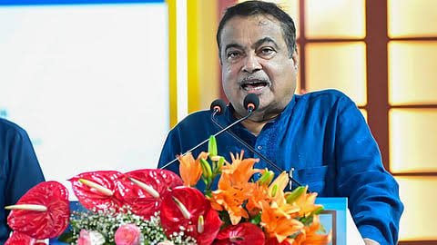 अब टोल प्लाजा पर नहीं रुकेगी गाड़ी इस माह से देश में लागू होगा बैरियर-फ्री सिस्टम, नितिन गडकरी ने किया ऐलान…