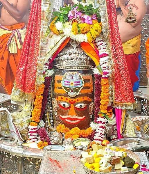 बाबा महाकाल के दरबार में सिद्धिविनायक की भव्य पूजा, दर्शन के लिए पहुंचे सीएम के पुत्र, इतने लाख मोदक का लगा भोग…
