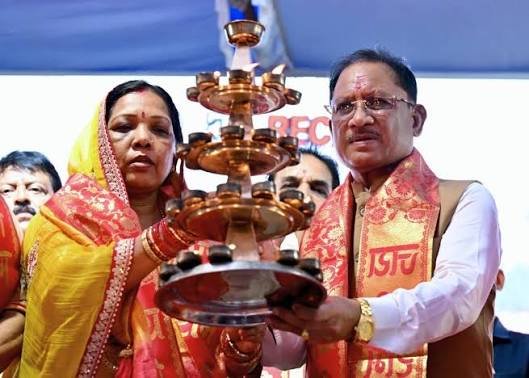 सवा लाख आशीर्वाद के दीपो से जगमगाया खारुन तट, प्रधानमंत्री श्री नरेंद्र मोदी के स्वस्थ और दीर्घायु जीवन के लिए हुई महाआरती…